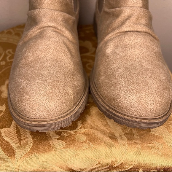 NWOT VERY G SIZE 10 TAN FAUX SUEDE BOOTIES WESTERN BOHO - Picture 2 of 13